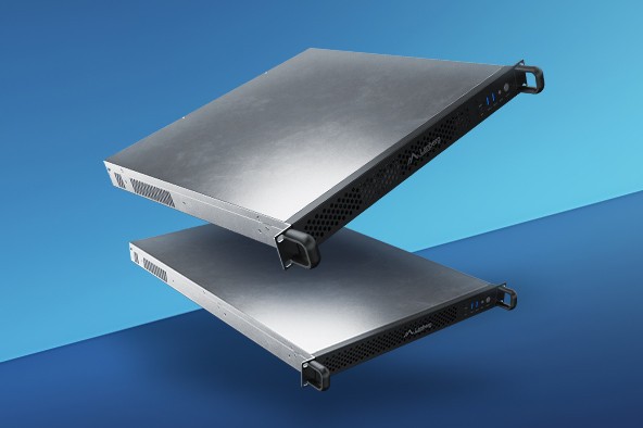Τρεις θήκες διακομιστών RACK 19″ 1U